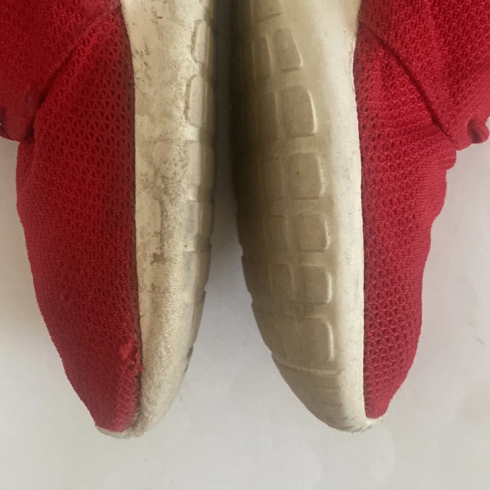NIKE Men’s Roche Red w/ Gray Swoosh 10.5 GUC $100